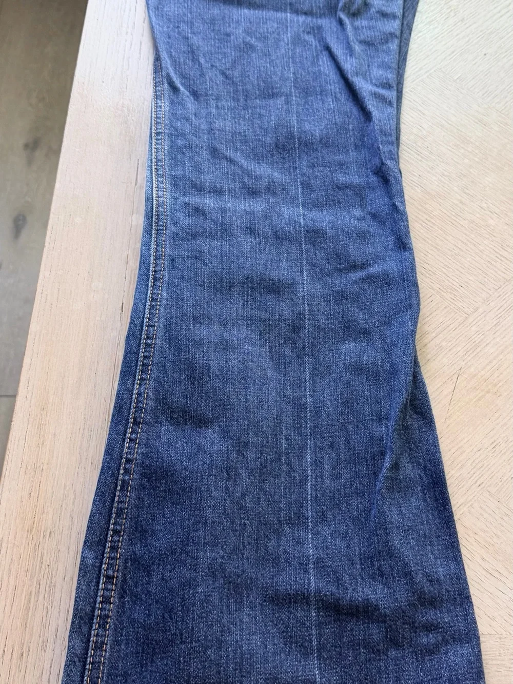 7 For All Mankind Woman’s Dark Blue Denim flared Jeans - Picture 8 of 9